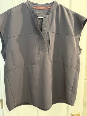 FIGS women’s Charcoal Gray Short-Sleeve Performance Polo